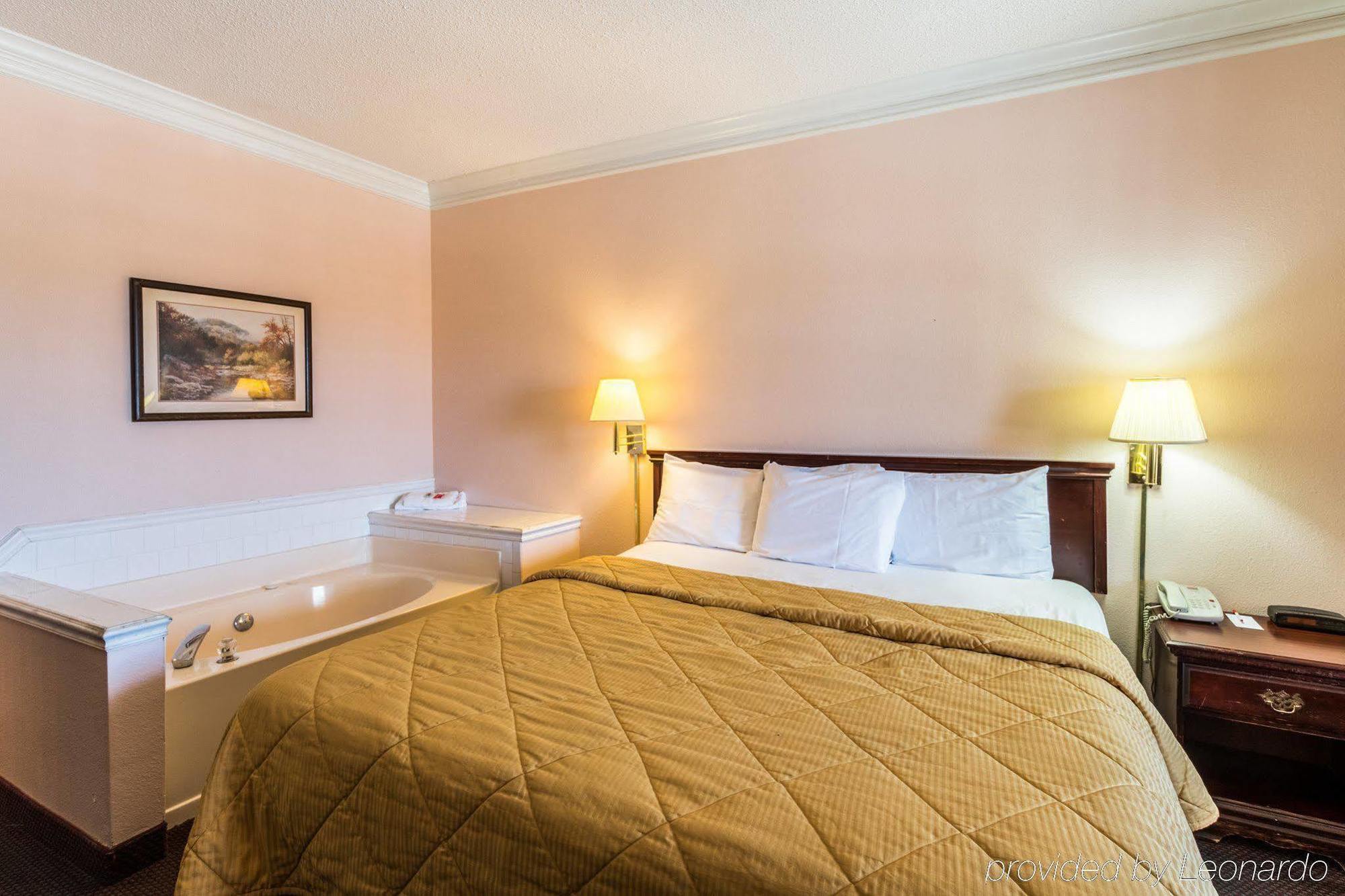 Rodeway Inn Стивенвилл Экстерьер фото