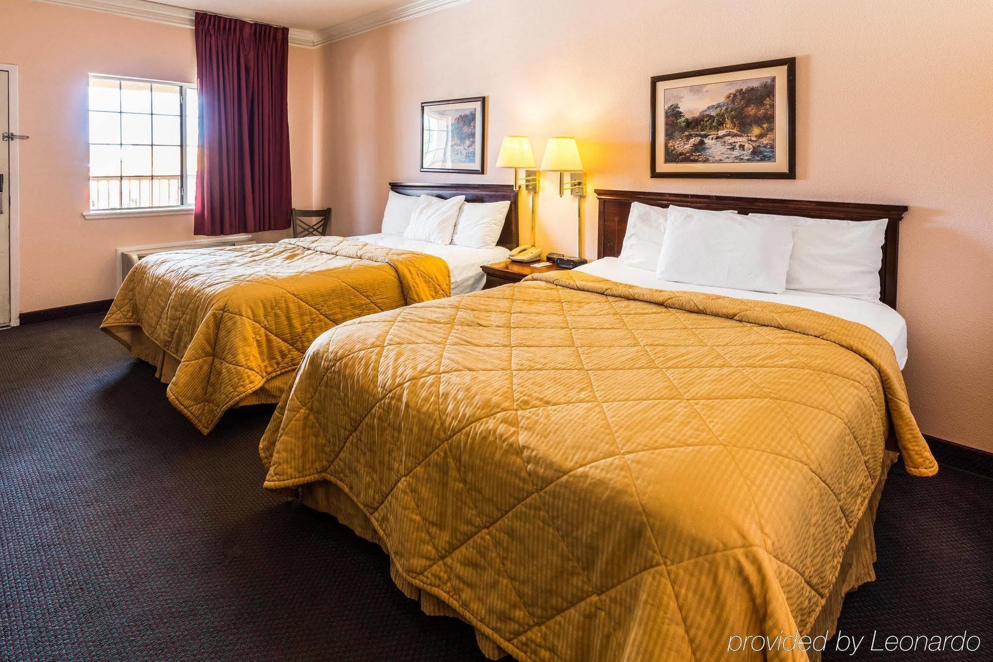 Rodeway Inn Стивенвилл Экстерьер фото